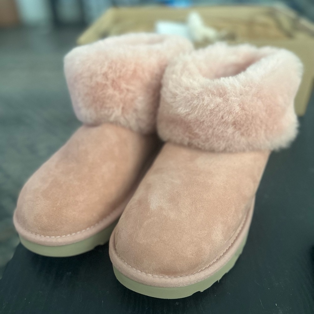 UGG Ankle Mini with Fur Trim Light Pink